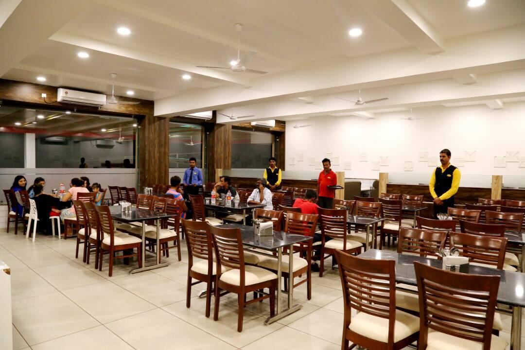 Virat Hotel & Guest House Rādhanpur Esterno foto